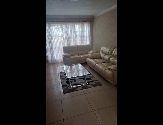 4 BEDROOM HOUSE FOR SALE IN MOSELEKE EAST